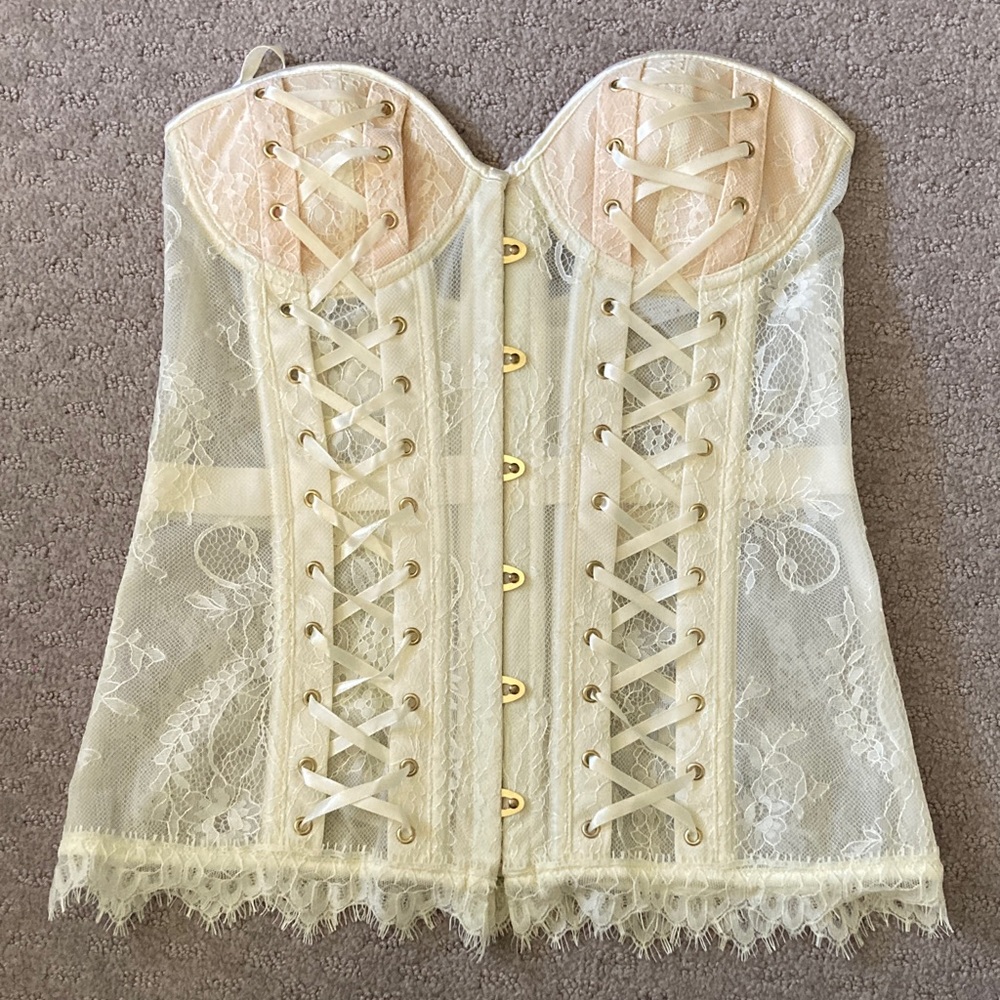 ADORE ME Axelle Contour lace corset, Sz Large.